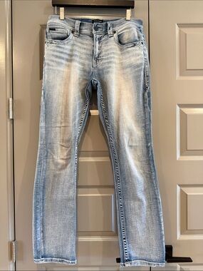 Buckle Black Light Blue Washed Straight Jeans
